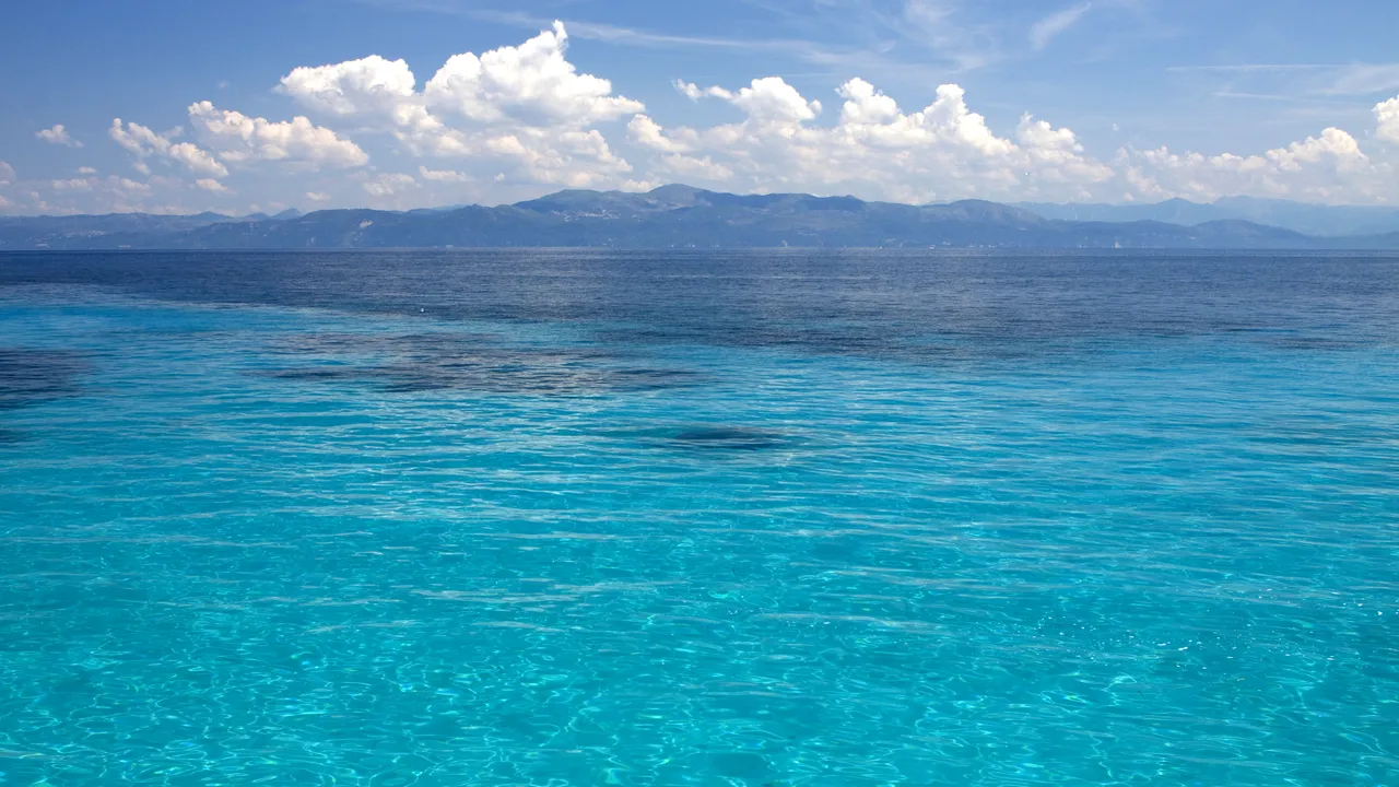 Pericol de poluare în Marea Mediterană. O conductă de petrol s-a spart