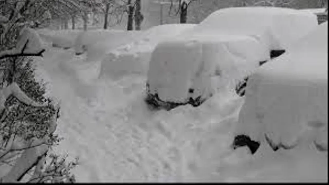 Ce se va întâmpla cu mașinile parcate neregulamentar când se va face deszăpezirea în București. Anunțul făcut de primarul Capitalei