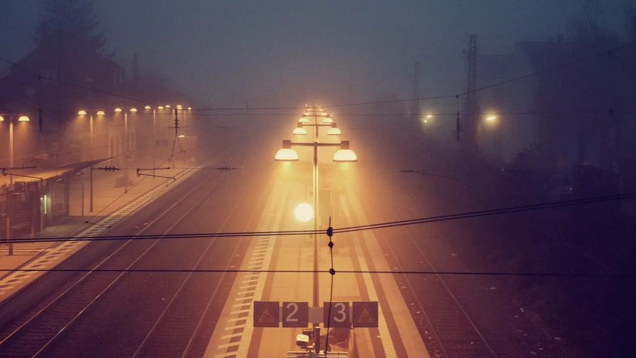 Caz tragic în Hunedoara. Un copil de 12 ani a murit electrocutat pe un tren din Gara Petroşani