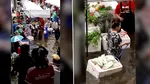 Piață plutitoare în Bangkok, după inundații. Comercianții își vând produsele pe tarabe plutitoare