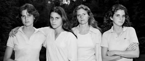 Patru surori au fost fotografiate împreună în fiecare an, timp de patru decenii. Chiar dacă ele s-au schimbat, un lucru a rămas exact la fel