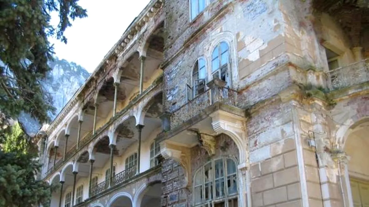 STAȚIUNEA balneară din România, lăsată în paragină. Era unică în Europa și o bijuterie a țării noastre, dar acum e ocolită de turiști