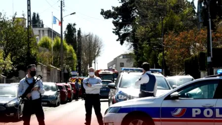 O poliţistă a fost ucisă cu un cuţit într-un comisariat din regiunea Parisului. Procuratura anti-terorism deschide o anchetă