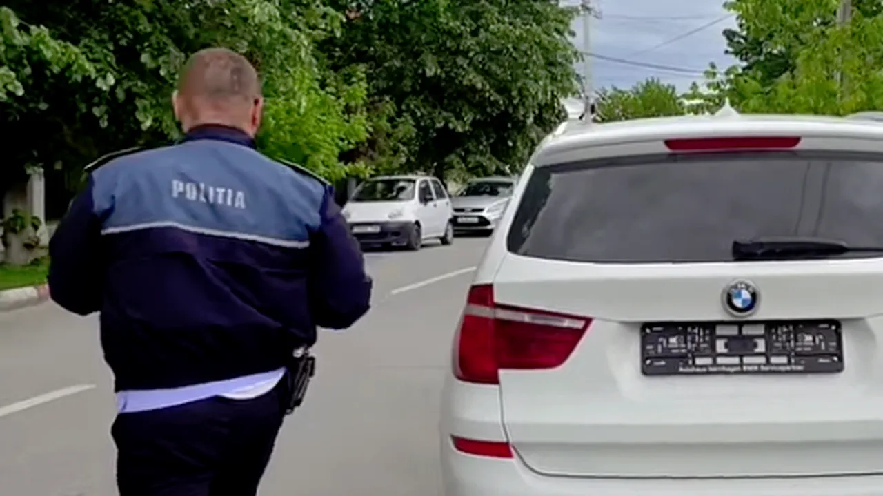 Un agent al Serviciului înmatriculări auto din Teleorman a rămas fără plăcuțele de... înmatriculare - VIDEO