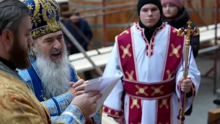 Înalt Prea Sfinţitul Teodosie a oficiat slujba de Sfinţire Mare a Apei. 300.000 de PET-uri de apă sfinţită oferite credincioșilor
