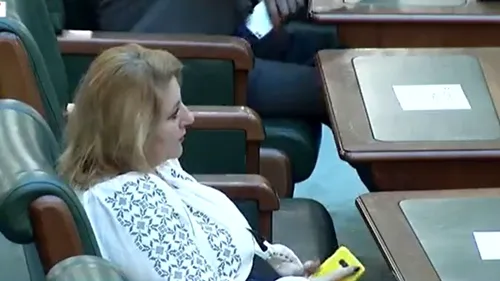 Diana Șoșoacă, pe mâna Poliției Capitalei! Oamenii legii îi verifică pe parlamentarii care refuză să poarte mască de protecție