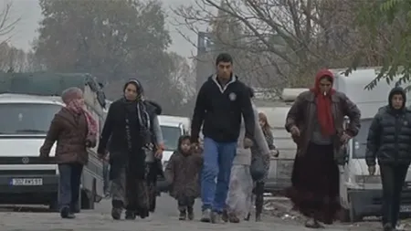 Un primar francez ignoră legea și interzice copii romi în școlile locale