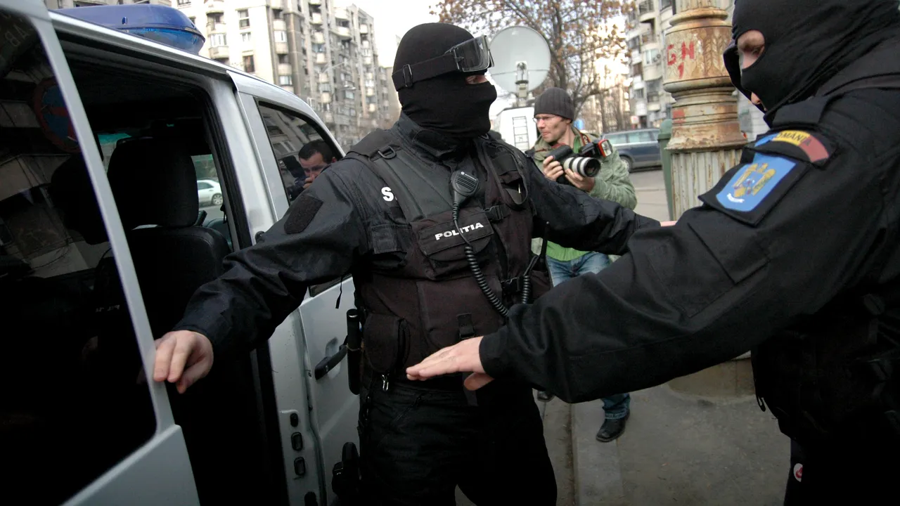 Șase băcăuani, cercetați după o încăierare în centrul orașului