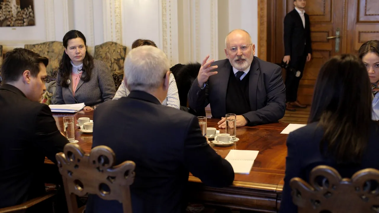 Dragnea, după întâlnirea cu Timmermans: Oricine vine în România are curiorizăți pentru că este o țară frumoasă și se întâmplă lucruri