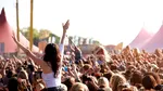 Comunicat: Outfituri de festival fară „dacă” și cu „parcă”
