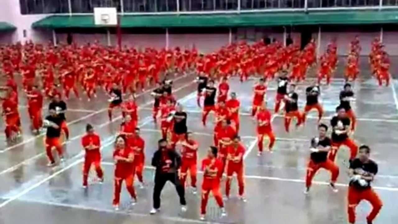 FOTO+VIDEO. Sute de deținuți filipinezi au dansat 