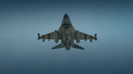 Momentul spectaculos în care un avion american F-16 pilotat de un ucrainean doboară o dronă rusească kamikaze de fabricație iraniană