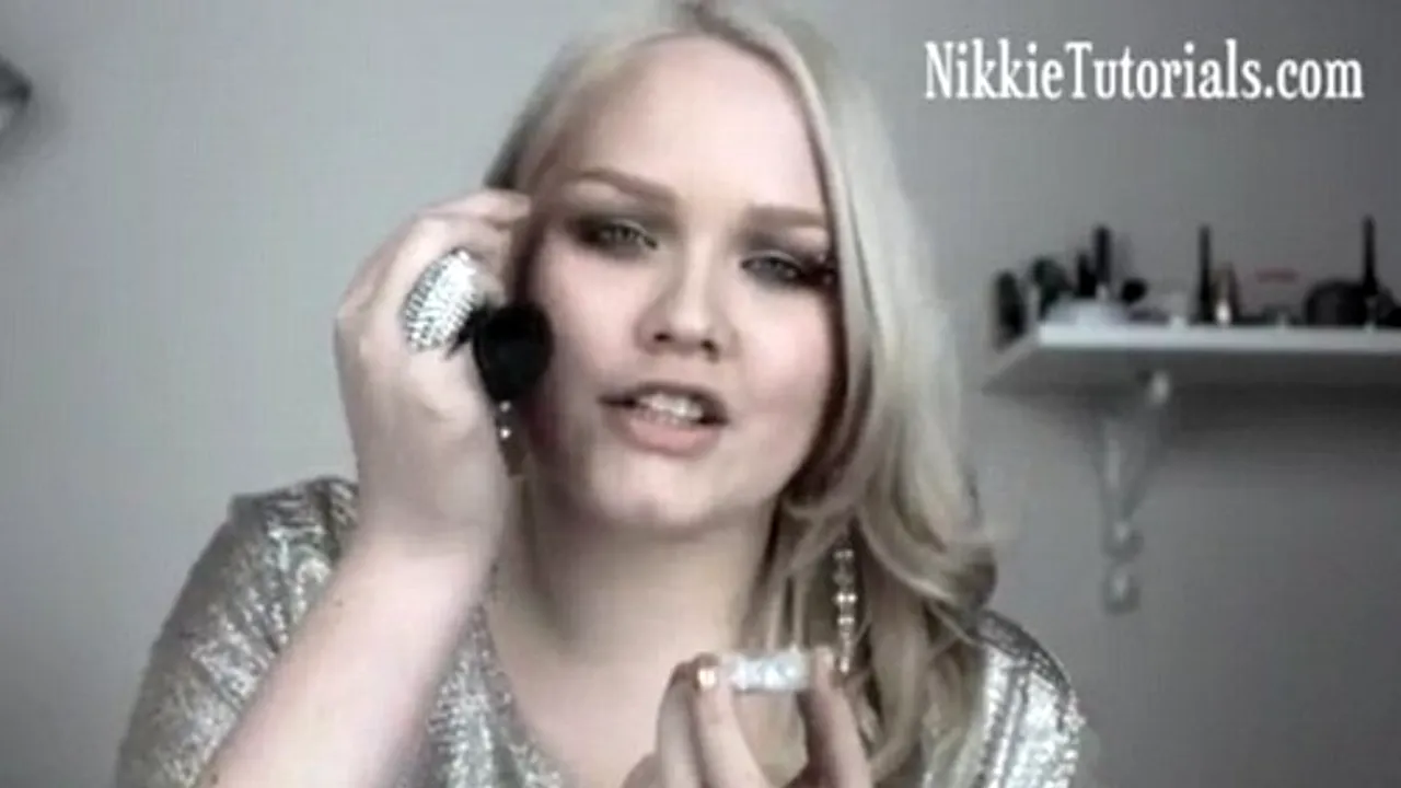 Cum poate deveni un tutorial de make-up o lecție de supraviețuire pentru șoferițe