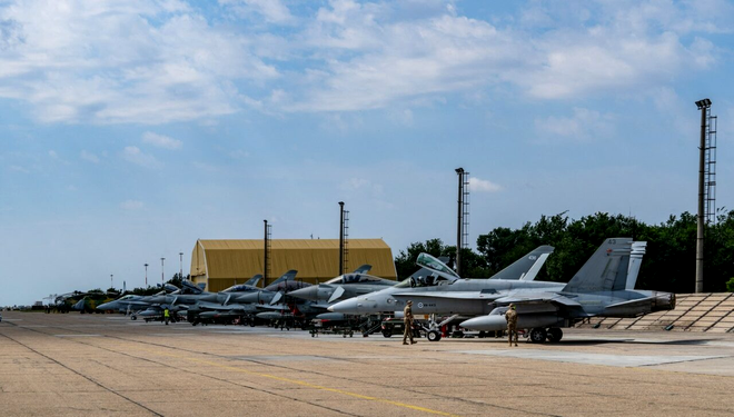 Baza militară NATO Mihail Kogălniceanu, cu avioane F/A 18. Sursa Foto: Profimedia 