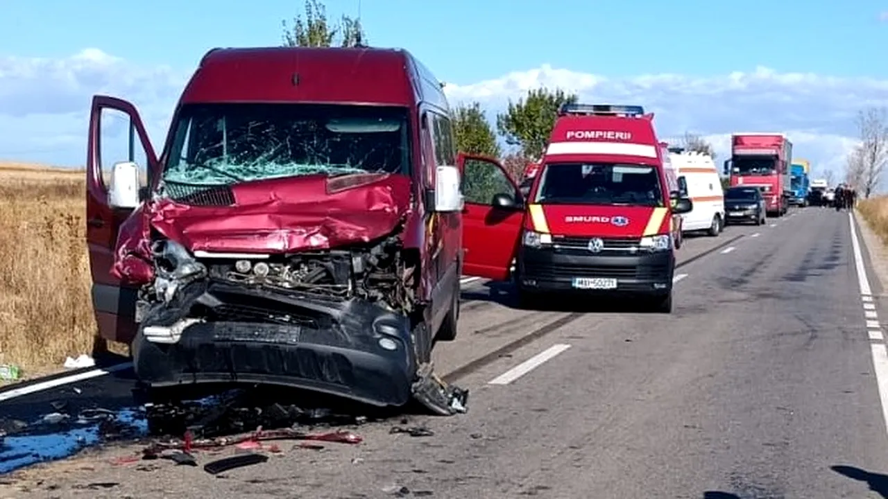 ACCIDENT cu șase victime, în județul Dâmbovița. Au fost implicate un TIR și o autoutilitară, care transporta mai multe persoane
