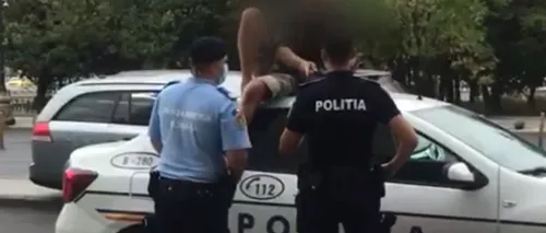 Imagini fabuloase cu un bărbat care s-a urcat pe mașina poliției, la Unirii, chiar de față cu agenții!