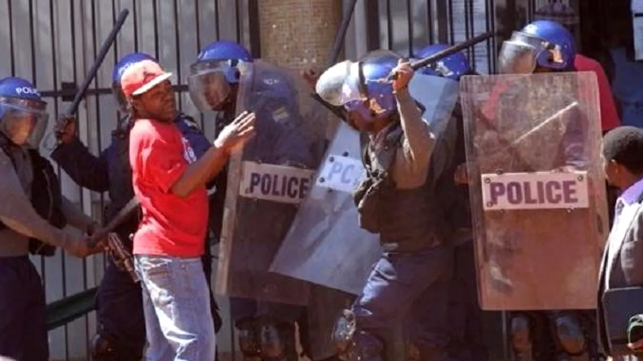 Țara în care poporul vrea să dea jos președintele după 36 de ani