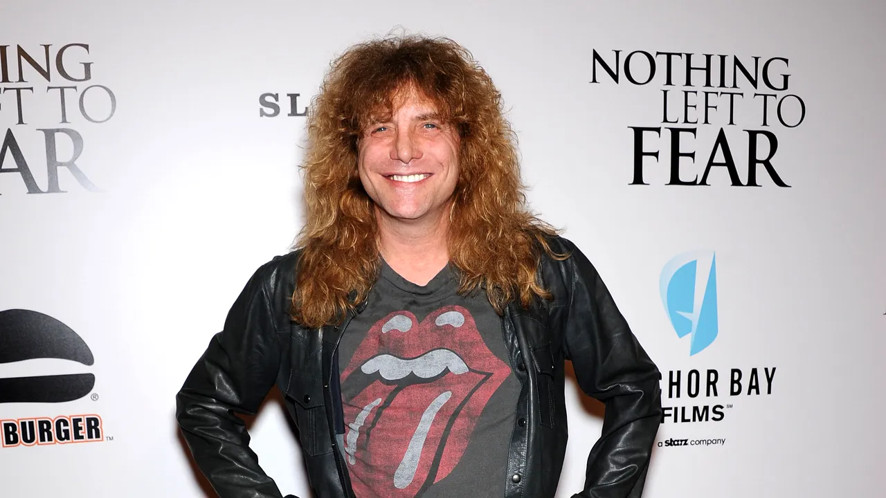 Fost toboșar al Guns N' Roses, Steven Adler, spitalizat după ce s-a înjunghiat în abdomen