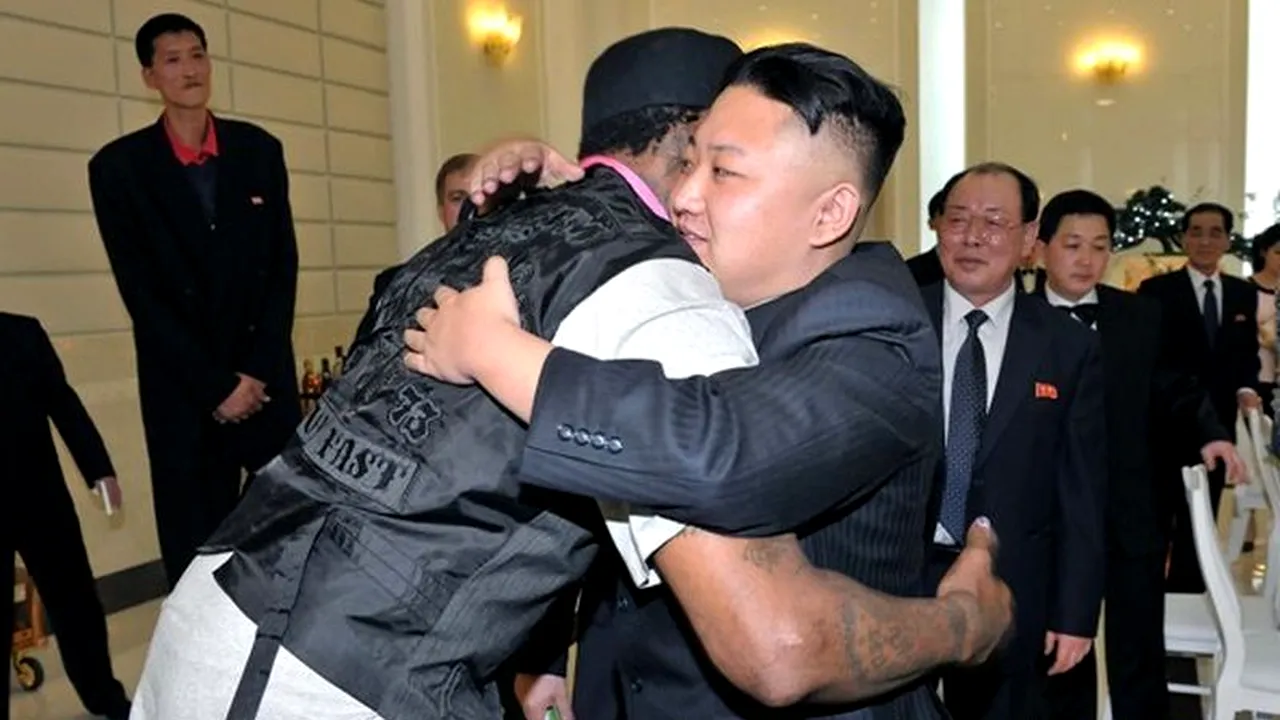 Cine apare în această fotografie alături de dictatorul din Coreea de Nord. 