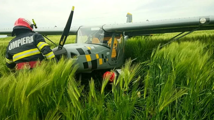 Un avion a aterizat forțat pe un câmp din județul Ialomița