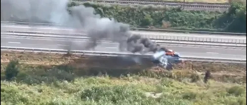 Trafic oprit pe Autostrada Soarelui, spre București. O maşină a luat foc (VIDEO)