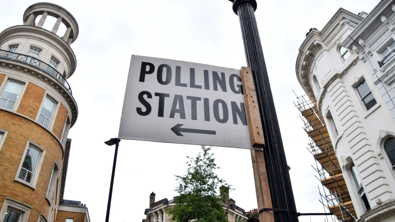 The Telegraph: Partidul Laburist ar putea fi nevoit să faciliteze IMIGRAȚIA din UE pentru a permite Marii Britanii să reia construcțiile