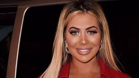 Zici că e dezbrăcată. Toți oamenii din stația de metrou au rămas cu gura căscată când au văzut ce ținută controversată purta o vedetă - FOTO