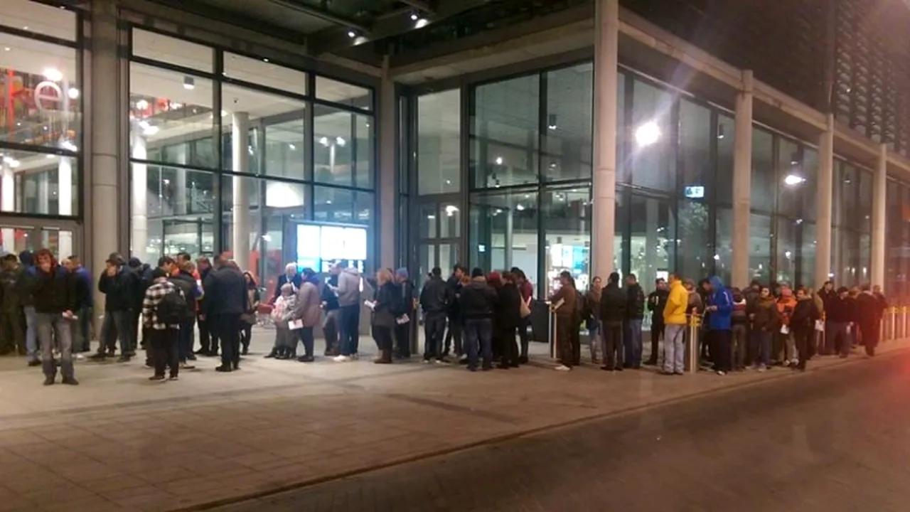 ALEGERI PREZIDENȚIALE 2014. O secție de votare din Londra, închisă cu o oră și jumătate mai devreme. Mii de oameni protestează