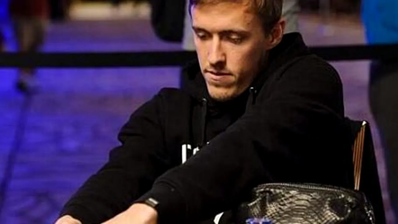 Un fotbalist german a pierdut 75.000 de euro, bani de poker, într-un taxi. Ce a făcut poliția în cazul lui