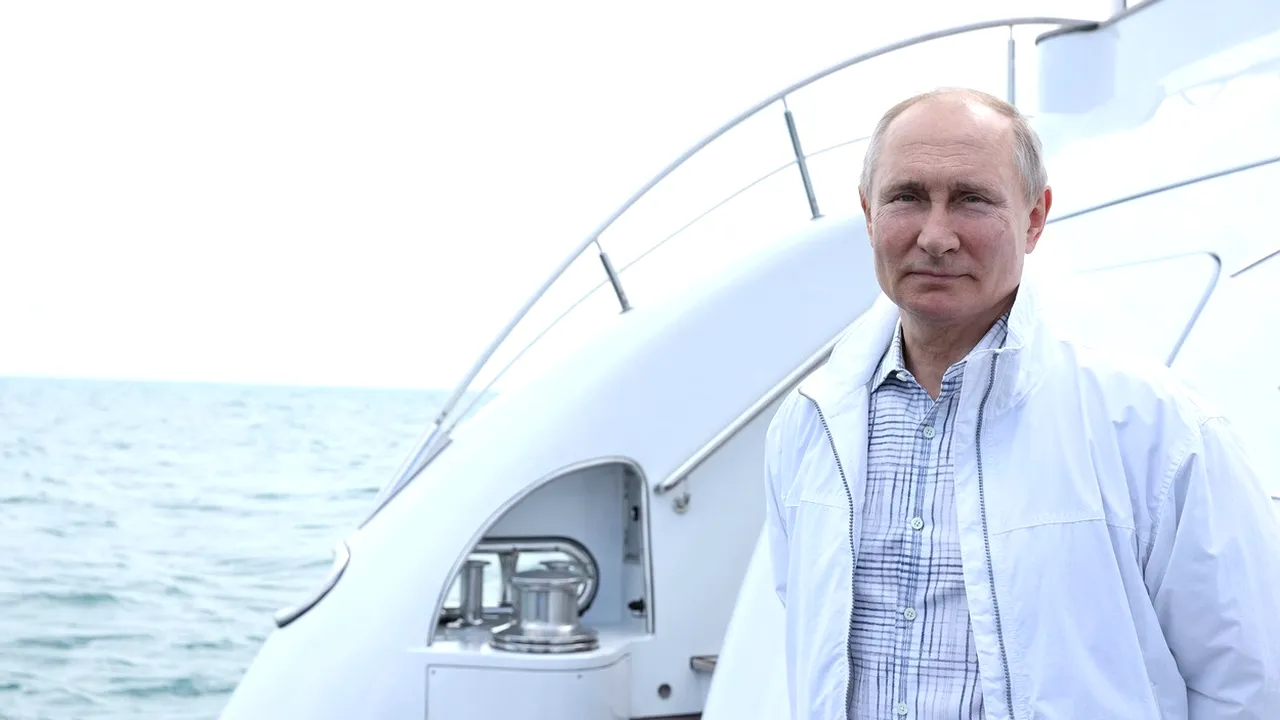 Un superiaht misterios, în valoare de 700 de milioane de dolari, este blocat într-un port toscan. „Toată lumea îl numește iahtul lui Putin, dar nimeni nu știe al cui este”