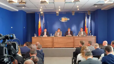 VIDEO | Undă verde pentru construcția a 3 sectoare de autostradă. Contractele s-au semnat la Ministerul Transporturilor în prezența premierului