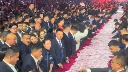 O companie din China a devenit virală rețelele de socializare, după ce a împărțit angajaților bonusuri de 26.000.000 de dolari, aproape 70% din profit