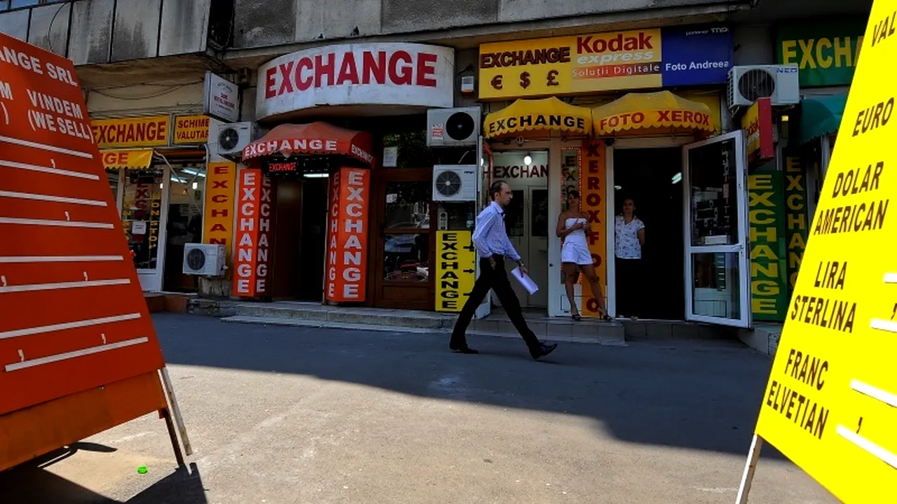 CURSUL a coborât sub 4,6 LEI/EURO