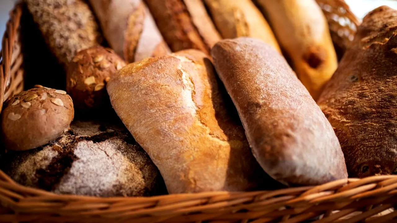 PÂINEA „durează mult mai mult” atunci când este păstrată într-un anumit loc din bucătărie / Sfaturile unui expert în combaterea risipei alimentare