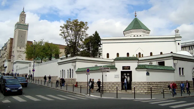Vizită-surpriză la Marea Moschee din Paris, cu ocazia comemorării victimelor din 2015