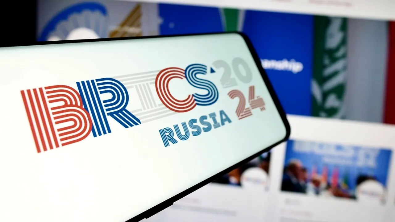 Rusia invită statele BRICS într-un sistem financiar propriu, care să le apere de SANCȚIUNI