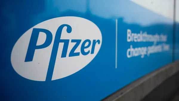 POT sare cu sfaturi pe Ilie Bolojan ca să recupereze banii de pe vaccinuri: „Dați în judecată Pfizer și recuperați miliardele pierdute”