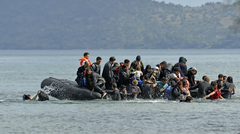 The New York Times: Grecia a expulzat în secret peste o mie de migranți, abandonându-i pe mare