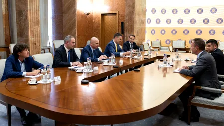 Bolojan și Nazare se întâlnesc cu o delegație a agenției de rating Fitch. România riscă să fie retrogradată la nivelul JUNK/ Anunțul Guvernului