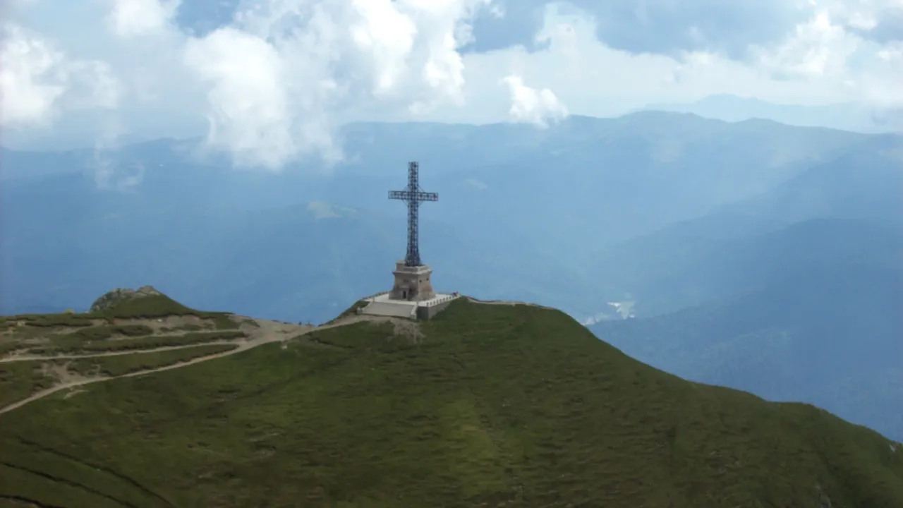 CRUCEA DE LA CARAIMAN. Povestea incredibilă a celei mai înalte cruci din lume amplasate pe un VÂRF MONTAN