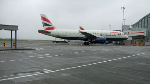 Un călător clandestin a murit la Londra după ce a căzut dintr-un avion British Airways 