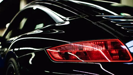 Mașinile de lux confiscate de la inculpații din dosarul ”Fabrica de permise false” din Suceava, scoase la licitație. Cea mai ieftină e 12.000 de euro