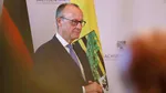 Merz luptă pentru funcția sa. Cancelarul Germaniei și-a anulat vizita în SUA și discursul la ONU pentru a gestiona tensiunile de la Berlin. Cum își petrece ziua alegerilor