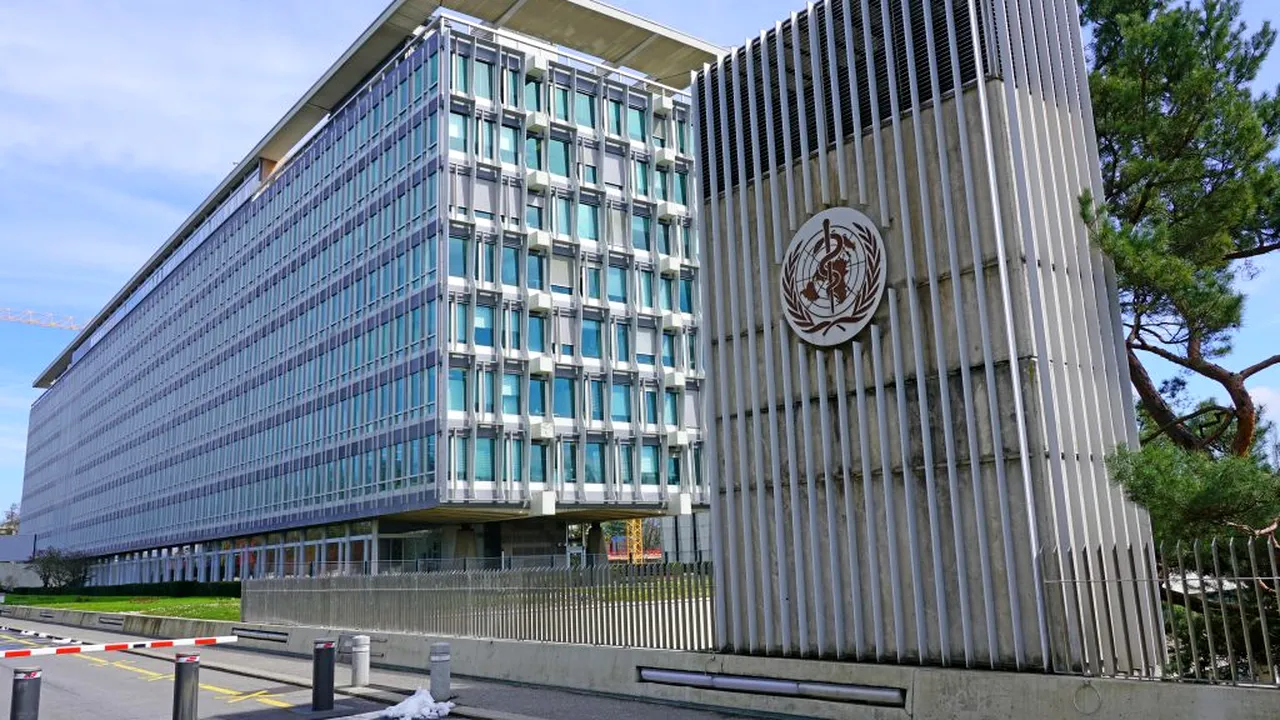 Reuters: Schema de medicamente COVID condusă de OMS dublează anticorpii, steroizii și evită Remdesivirul