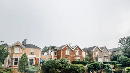 Toaletă publică din Marea Britanie, transformată în casă de lux. Suma impresionantă pentru care se vinde locuința