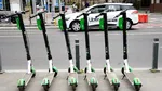 Accesul cu trotineta electrică, interzis în mai multe parcuri și locuri publice din București. Este decizie în premieră, iar amenzile sunt usturătoare
