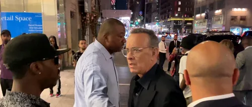 Tom Hanks și-a înjurat fanii după ce soția sa a fost îmbrâncită: Dați-vă dracu' înapoi. Mi-ați lovit soția!