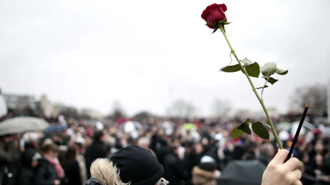 Zeci de mii de persoane au ieșit în stradă în Franța, în memoria victimelor atacurilor din ultimele zile