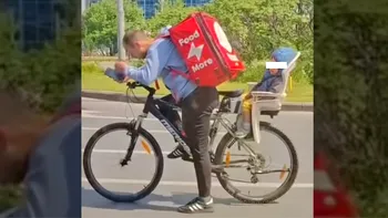 Urmărit pentru devotament. Un tătic exemplar este căutat de români care vor să-i vină în ajutor