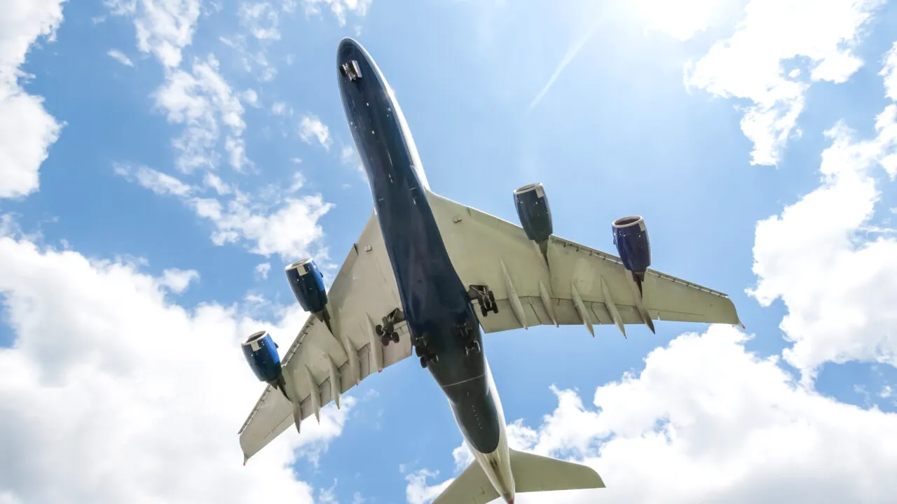 BoardingPass: Mai multe avioane cu destinația București așteaptă în aer din cauza vizibilității reduse. Unde vor ateriza aeronavele